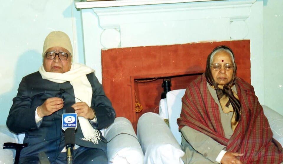 S. N. Goenka speaking on Vipassana Meditation