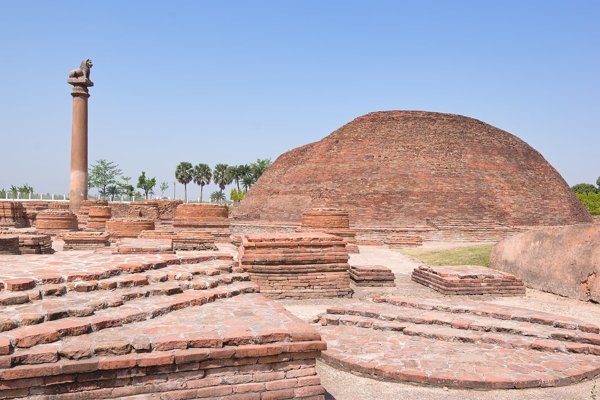 The Ananda Stupa with an Ashokan lion pillar at Vaishali, site of the Second Buddhist Council